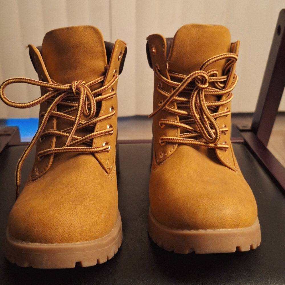 Kohl's women's boots, size 6 medium, brown(ragdoll wheat) color